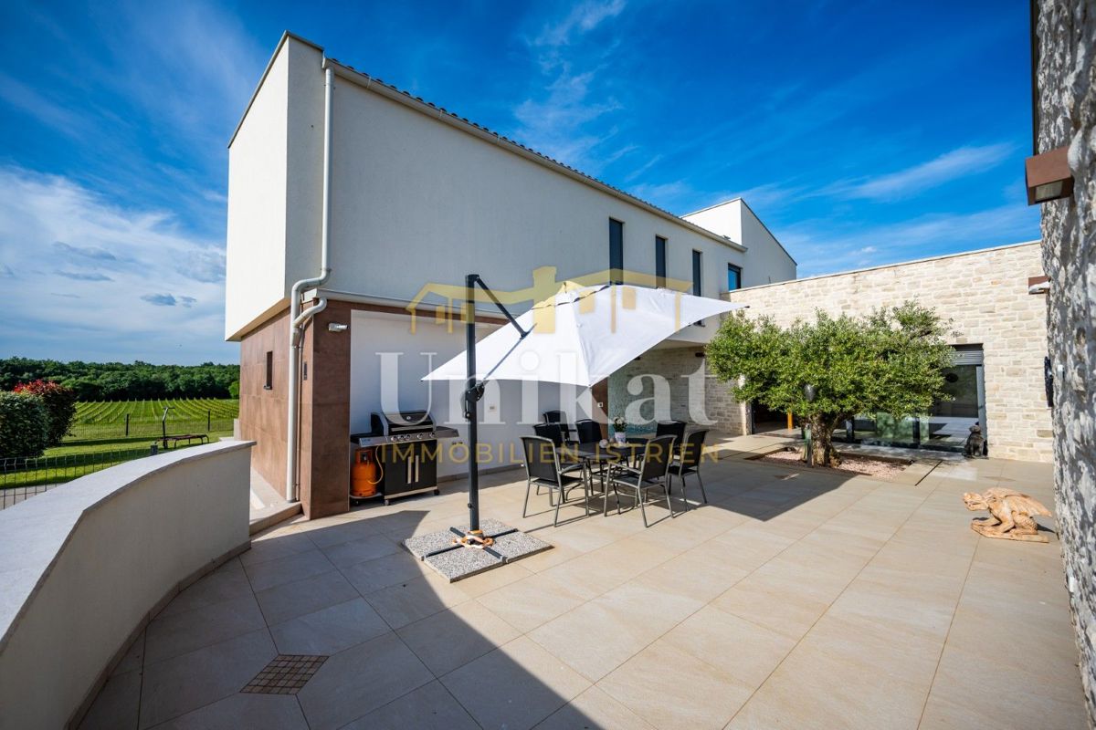 Casa di lusso con garage sotterraneo - 3 km dal mare